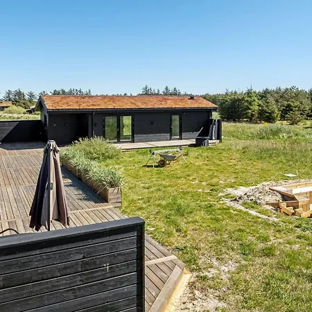 Petri - 1km From The Sea By Interhome *